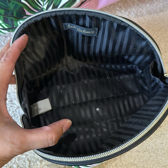 Victoria's Secret beach Tote bag + Toiletry Bag - Picture 5 of 5